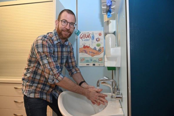 Peadiatrician Dr Shaun Grant washing his hands